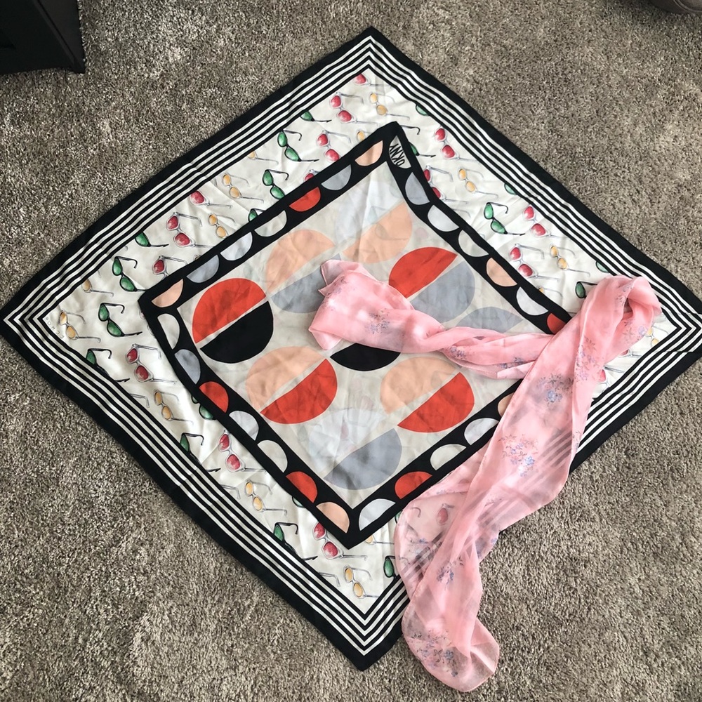 EIGHT Vintage Artistic Neck Scarves - Picture 5 of 6